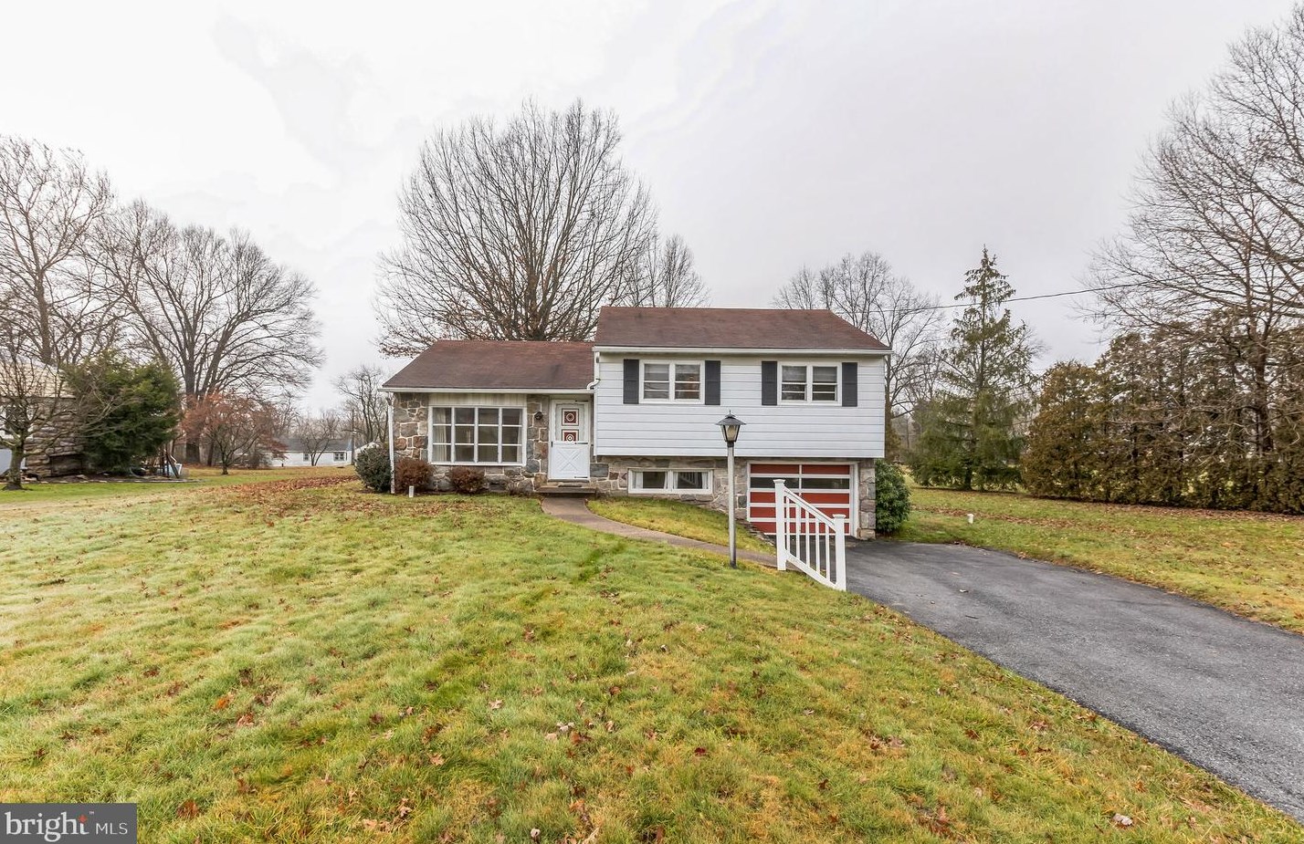 2277 Villa Dr, Pottstown, PA 19464