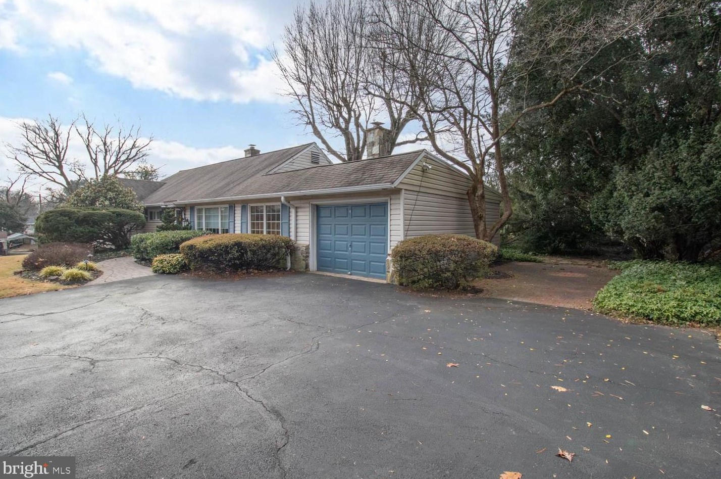 800 Susquehanna Rd, Meadowbrook, PA 19046-2502