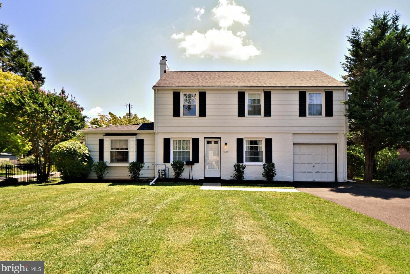 128 Garden Rd, Oreland, PA 19075