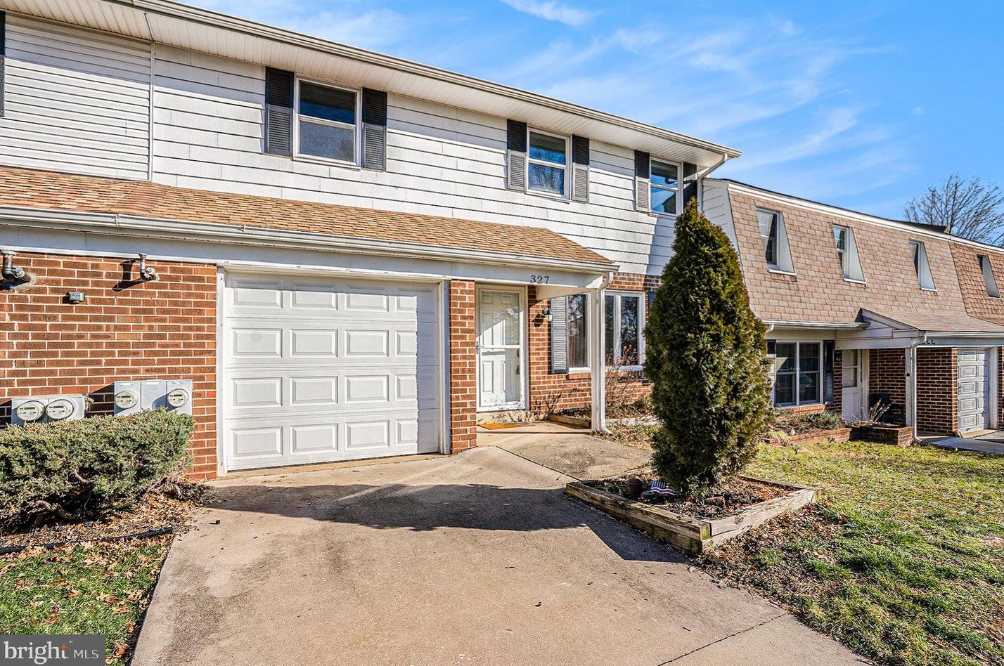 327 Laurel Dr, Collegeville, PA 19426