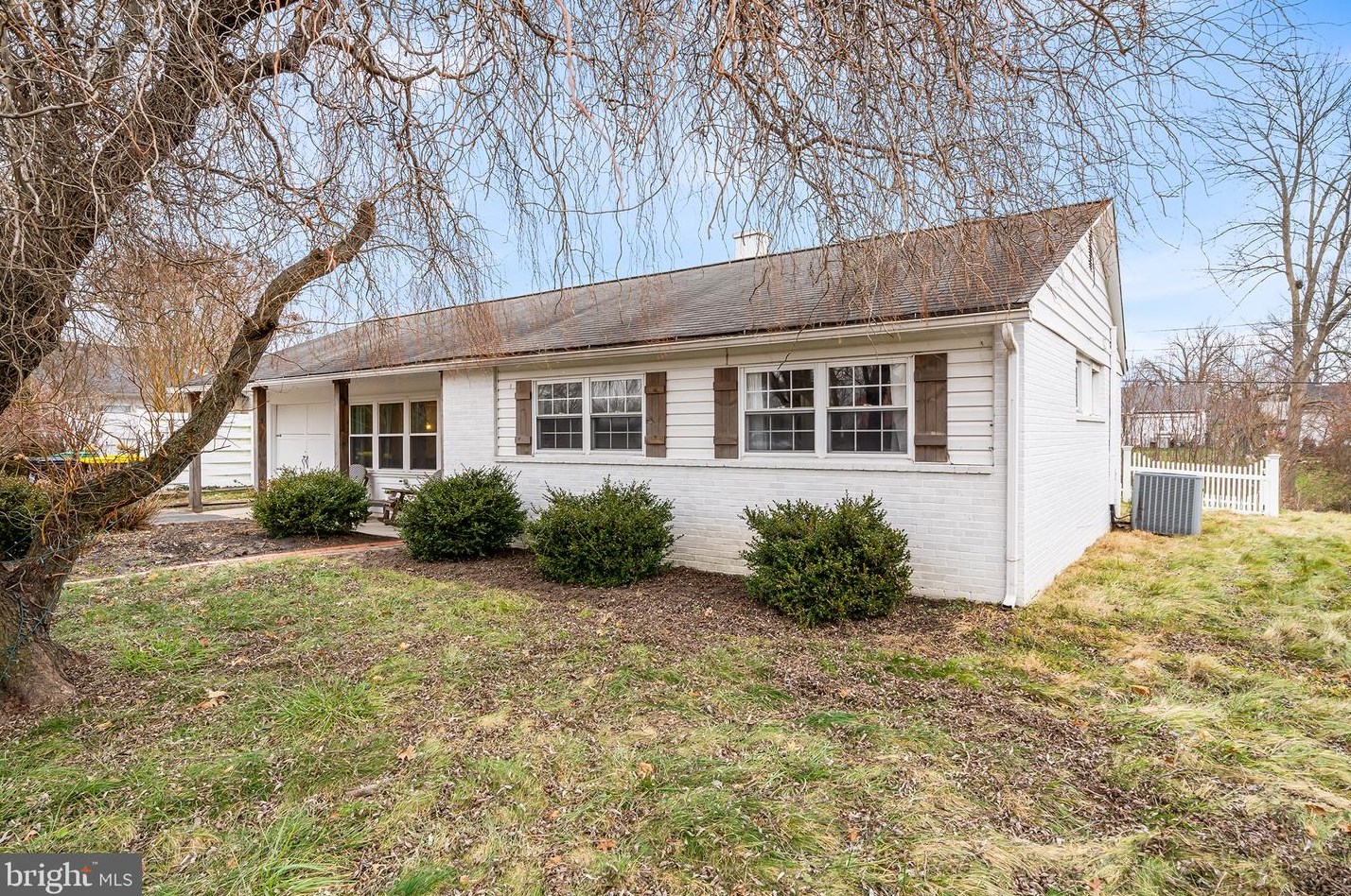 202 Woodlawn Rd, Norristown, PA 19401-1322