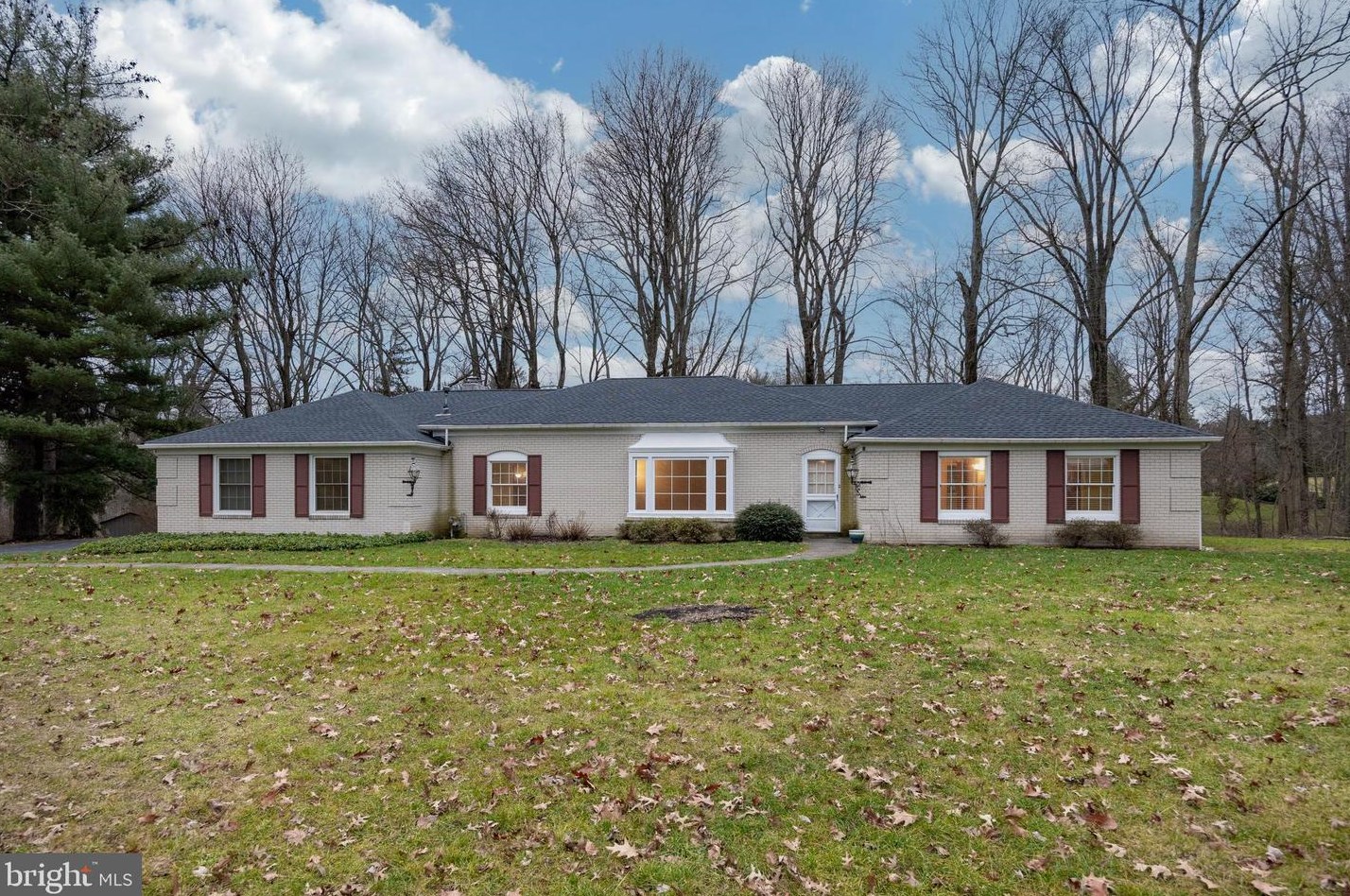 12 Carey Dr, Prospectville, PA 19002