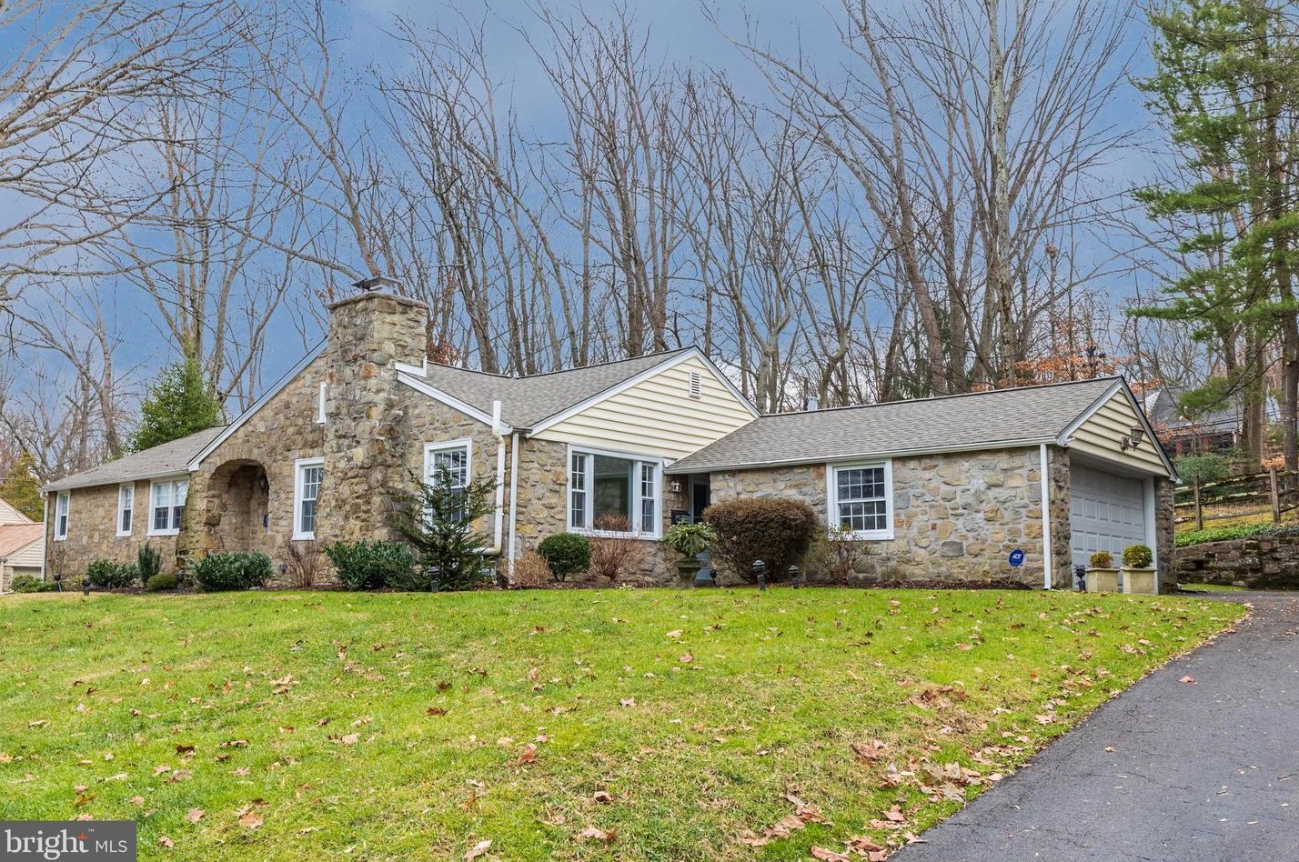 521 Bridle Rd, Ardsley, PA 19038-2001