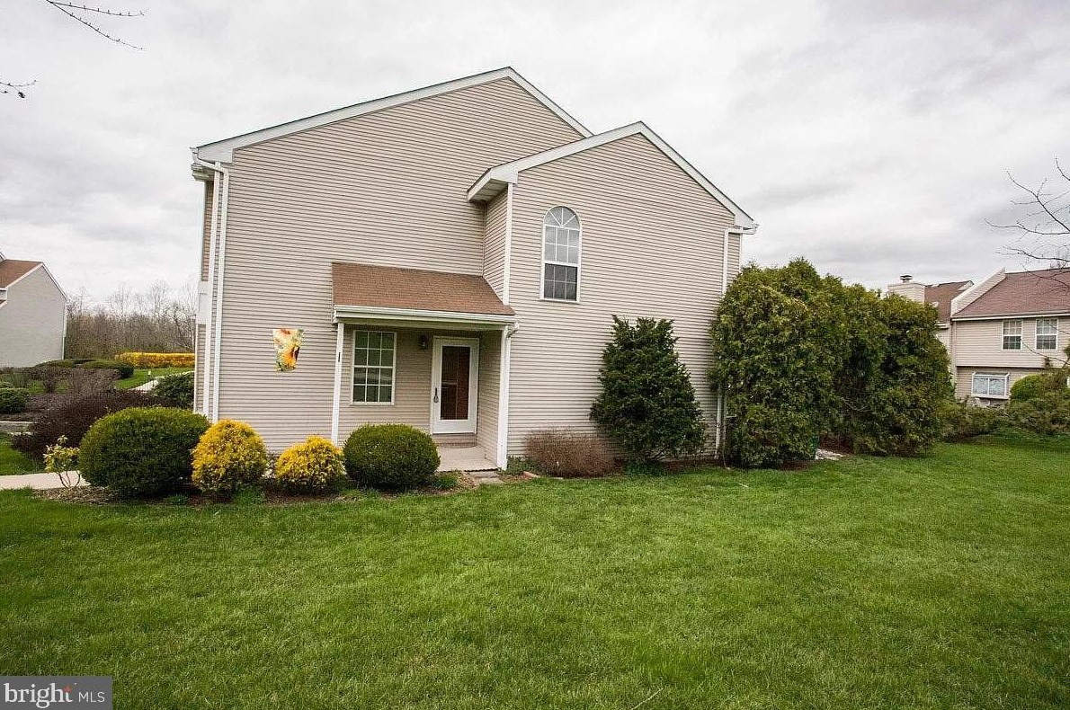 142 Cedar Ct, Norristown, PA 19401