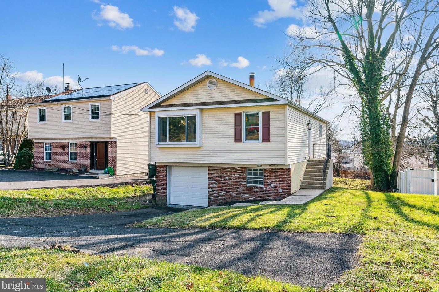 1555 Fitzwatertown Rd, Willow Grove, PA 19090