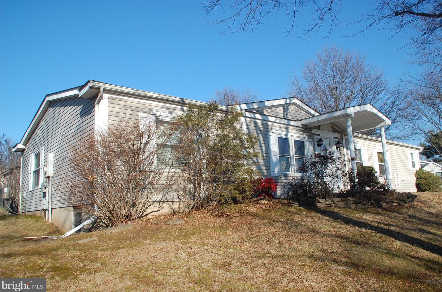 137 Deerfield Dr, Souderton, PA 18964