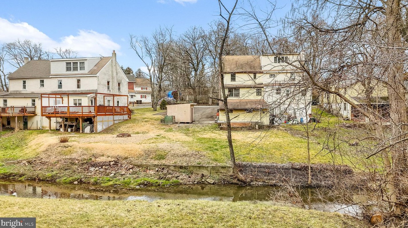 108 Mill Rd, Norristown PA  19401-1817 exterior