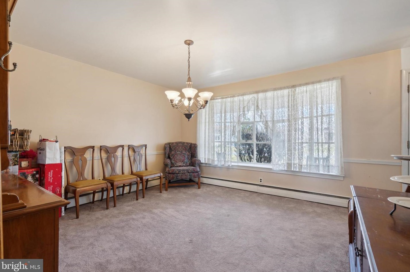 215 Oakland Pl, North Wales PA  19454-2437 exterior