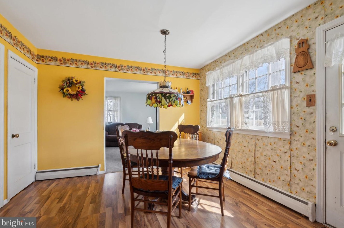 215 Oakland Pl, North Wales PA  19454-2437 exterior
