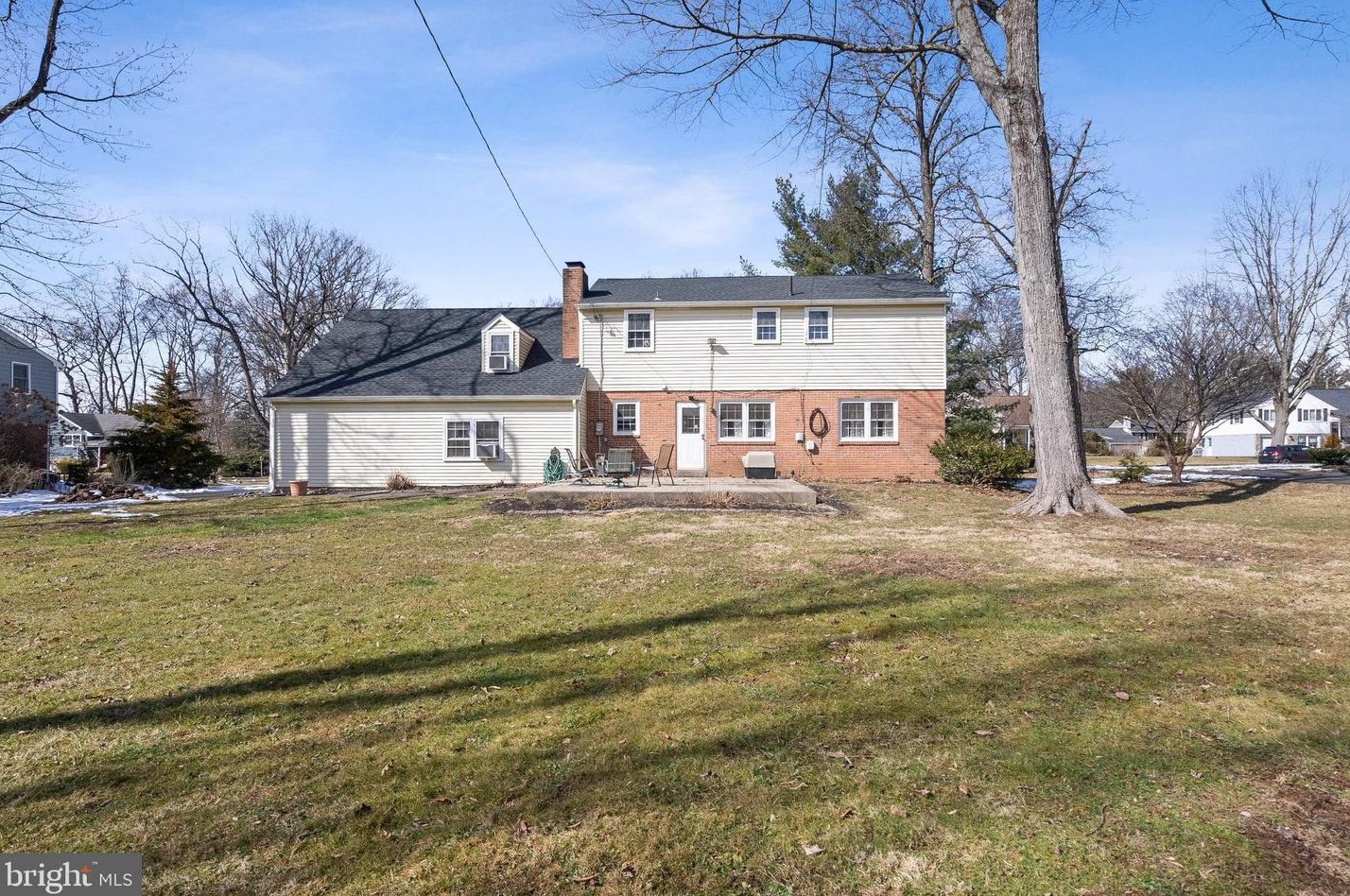 215 Oakland Pl, North Wales PA  19454-2437 exterior