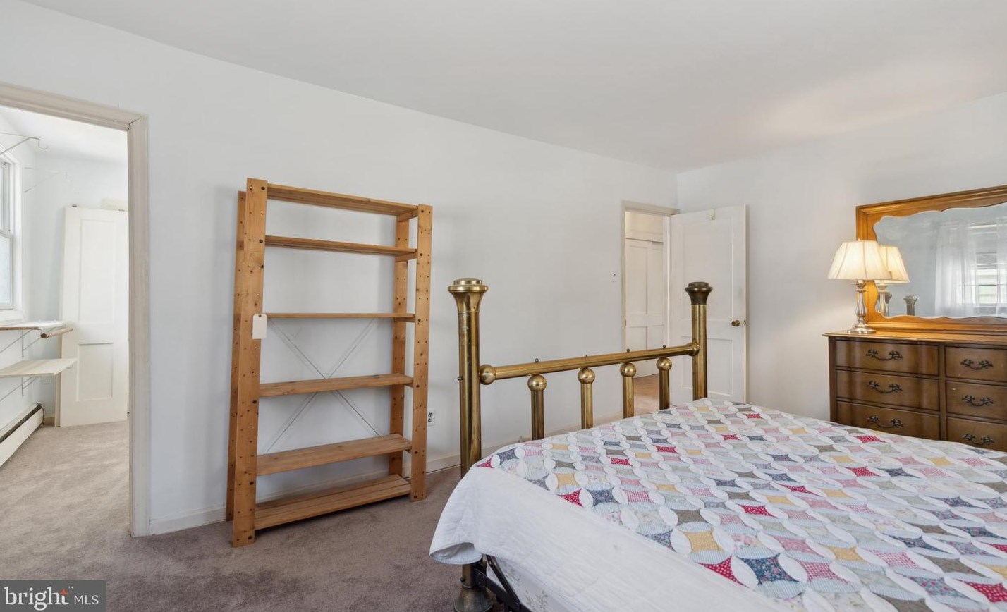 215 Oakland Pl, North Wales PA  19454-2437 exterior