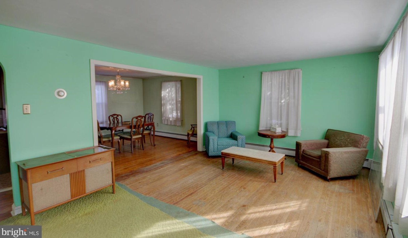 835 W 4th St, Lansdale, PA 19446
