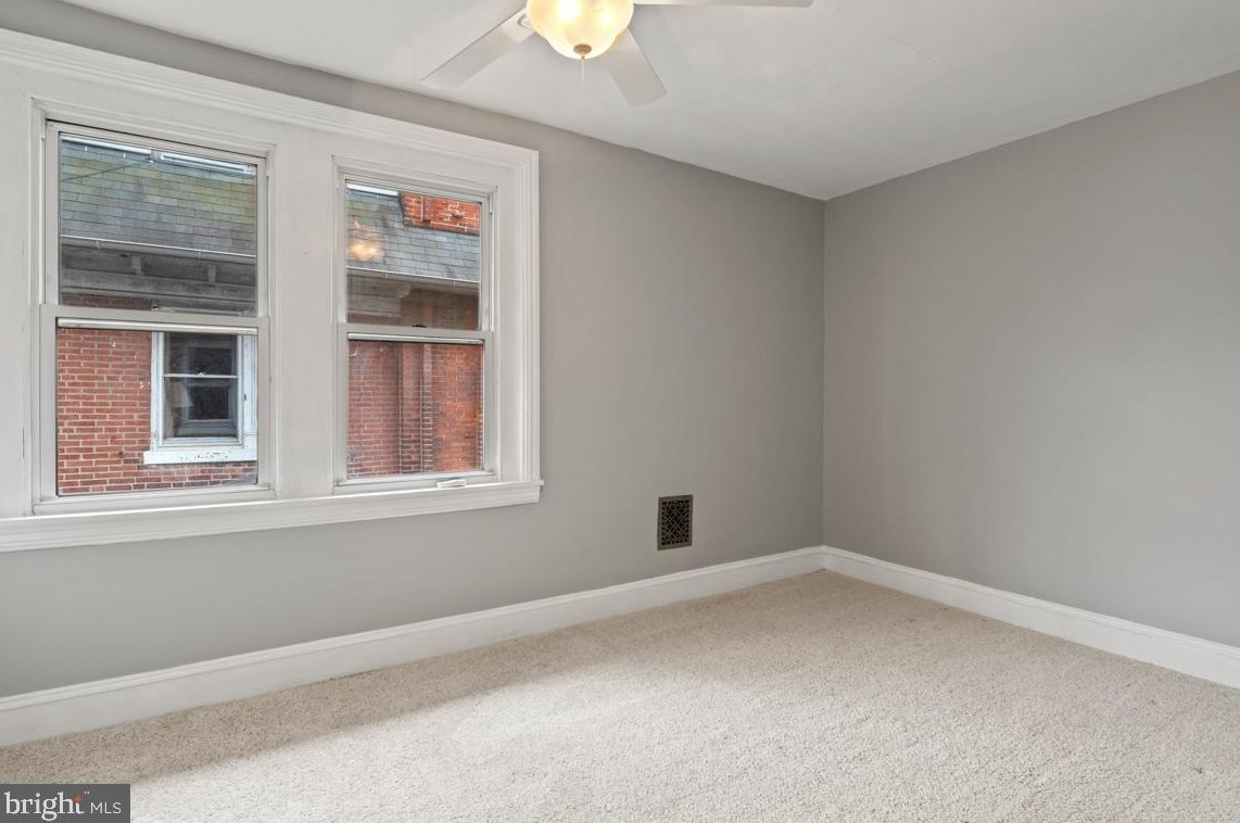 521 Montgomery Ave, North Wales PA 19454-2948 exterior