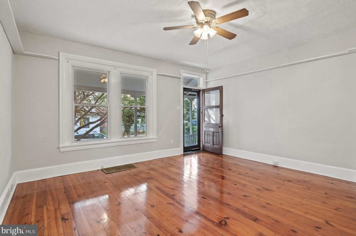 521 Montgomery Ave, North Wales PA 19454-2948 exterior