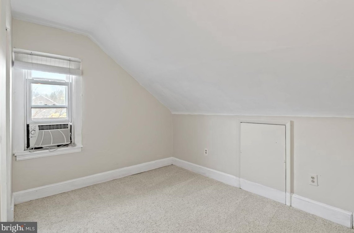 521 Montgomery Ave, North Wales PA 19454-2948 exterior