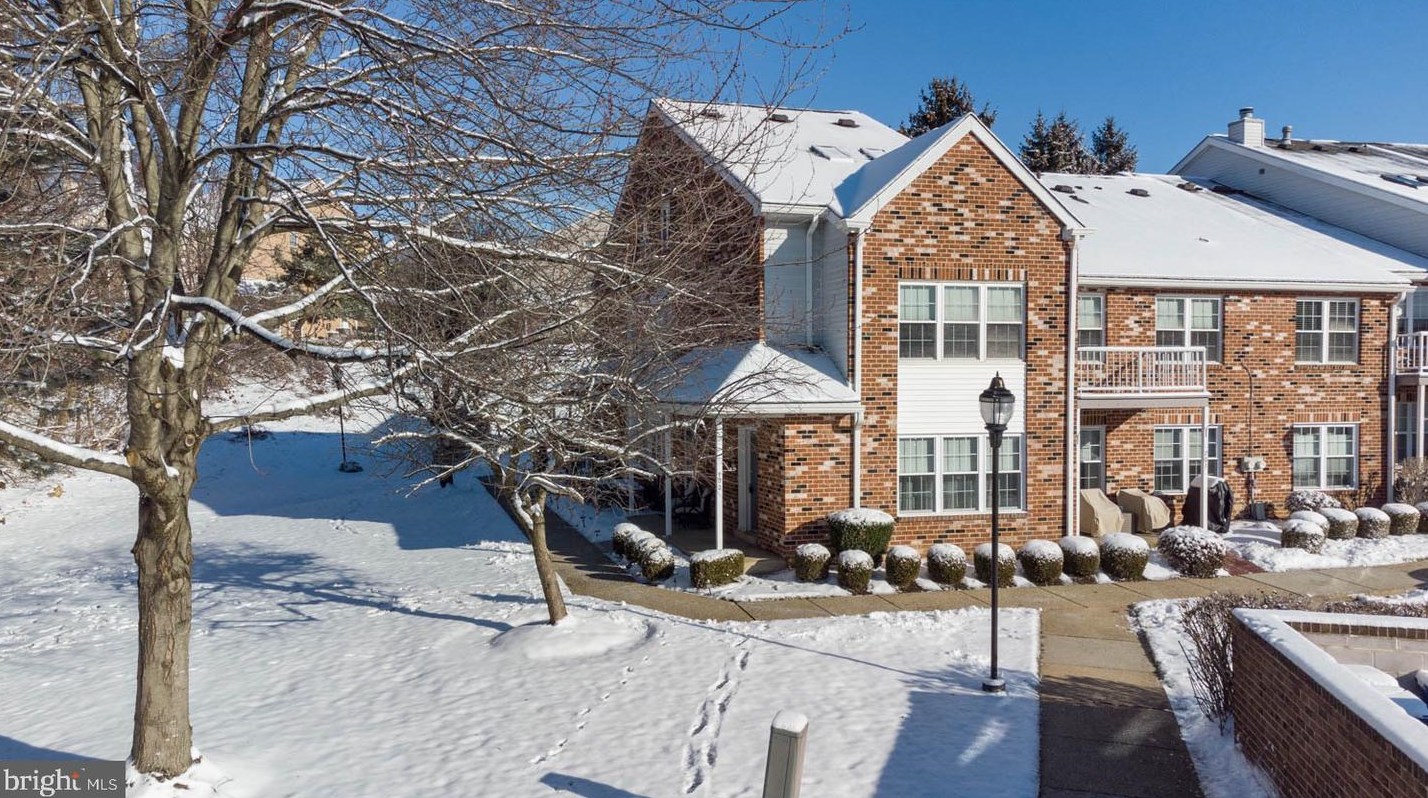 702 Valley Glen Rd #condo 275, Melrose Park, PA 19027