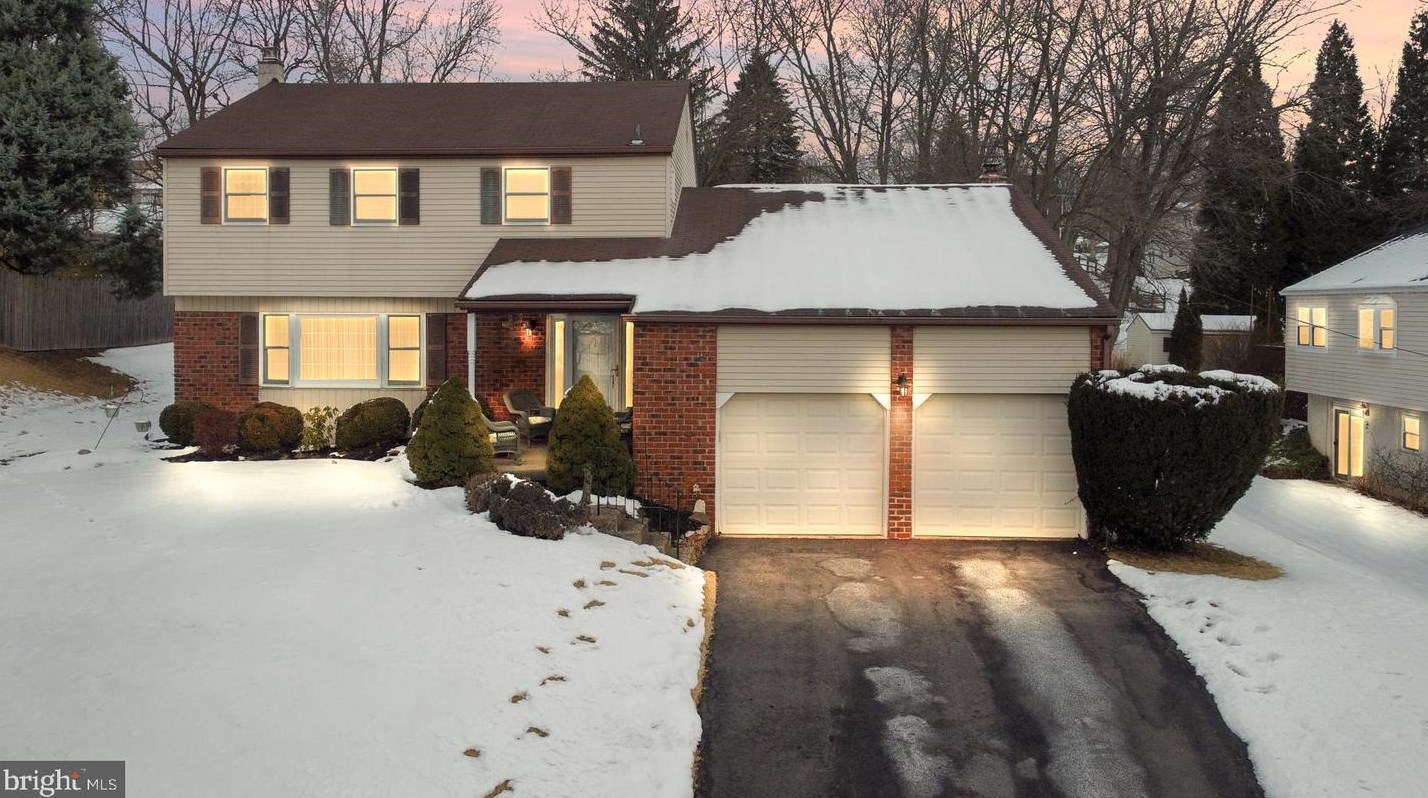 2901 Village Green Ln, Norristown, PA 19403-1238