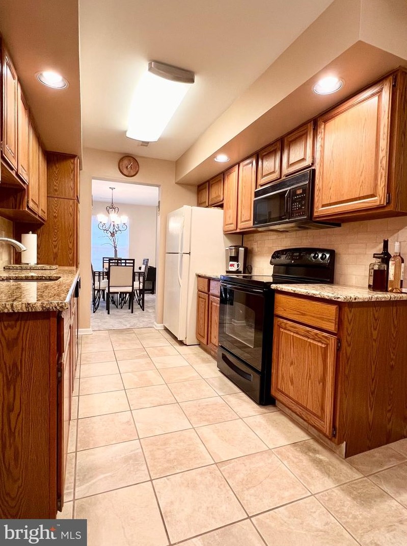 6202 Rolling Hill Dr, North Wales, PA 19454-3758