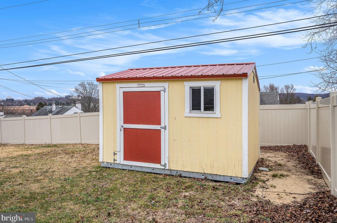 538 General Learned Rd, Norristown PA  19406-1606 exterior