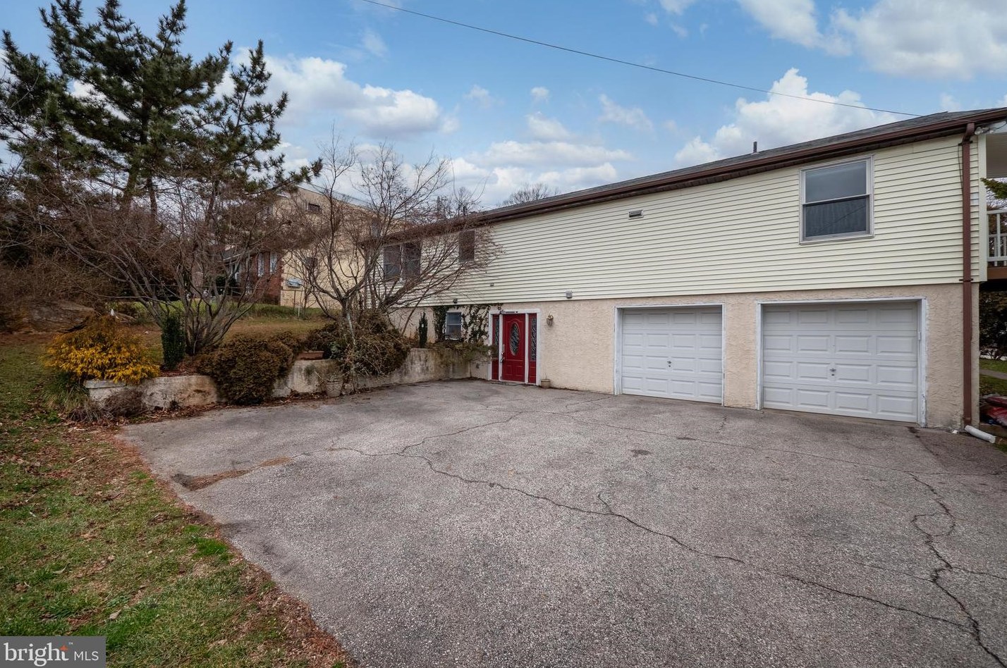 126 Evergreen Ln, Norristown, PA 19406-2529