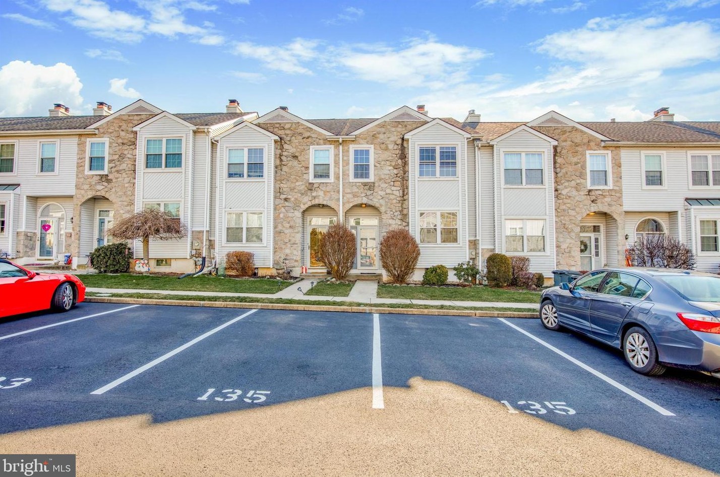 135 Spruce Ln, Collegeville, PA 19426