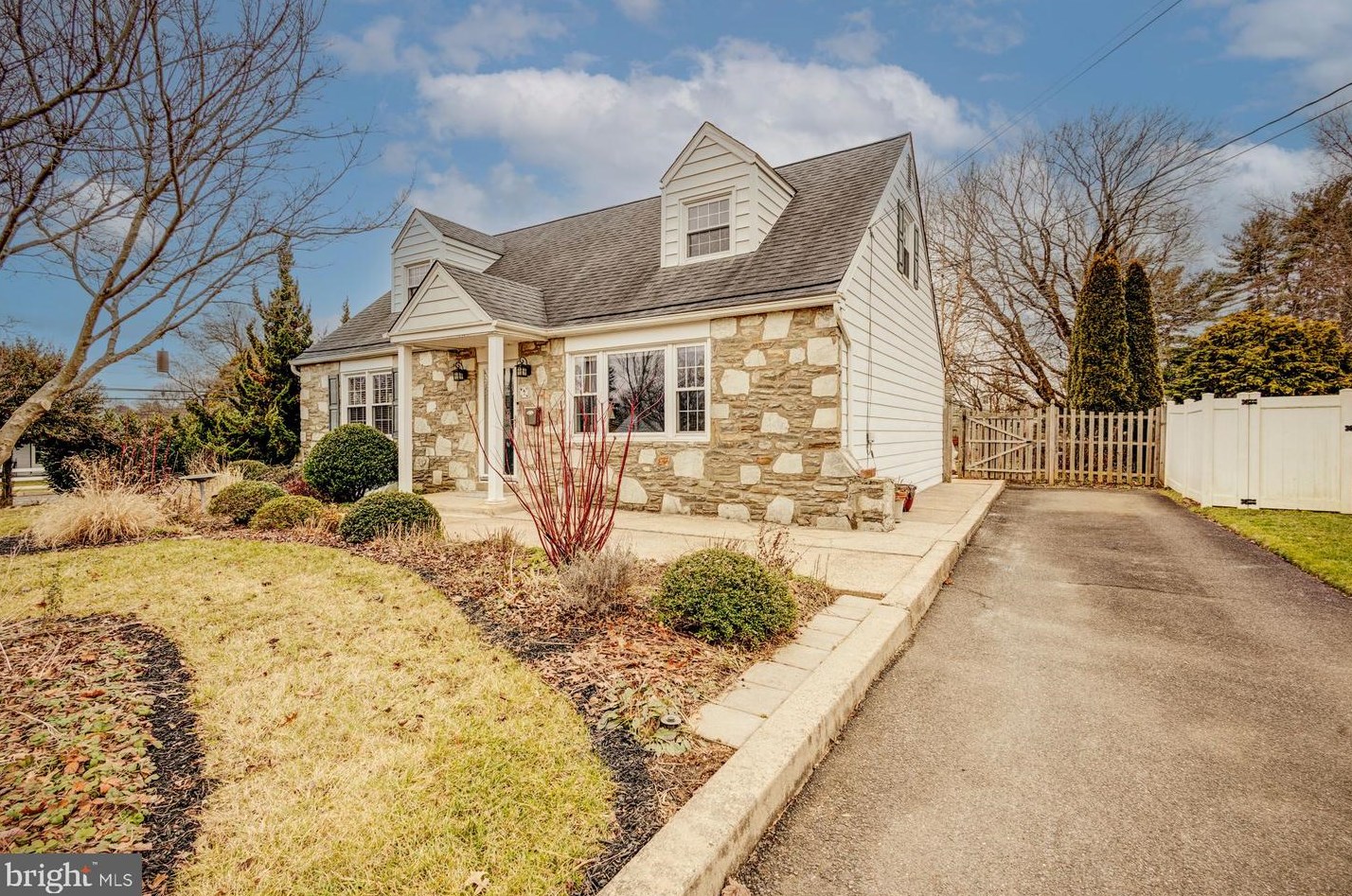 2 Northview Dr, Ardsley, PA 19038-1318