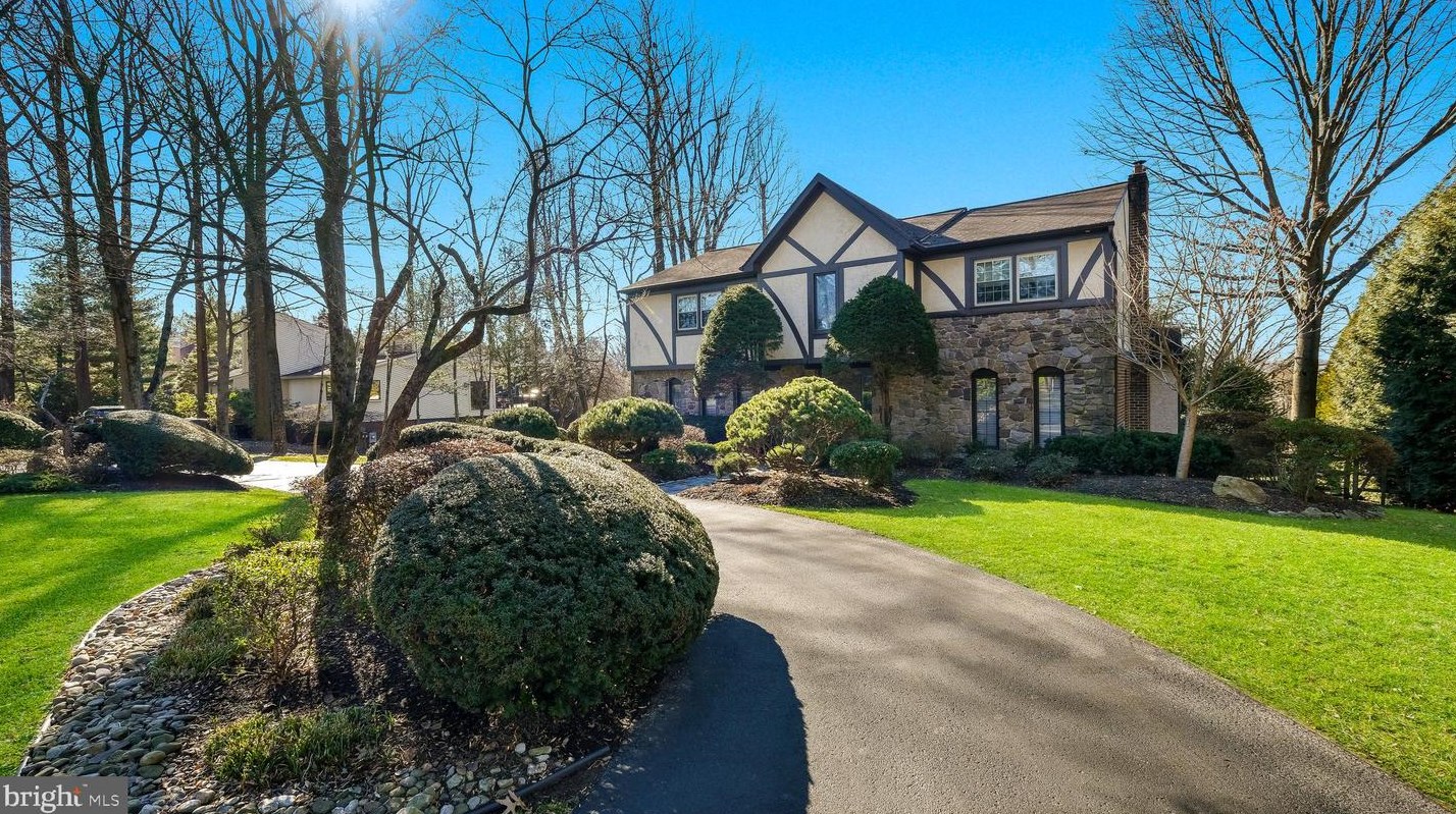 1402 Dogwood Ln, Huntingdon Valley, PA 19006