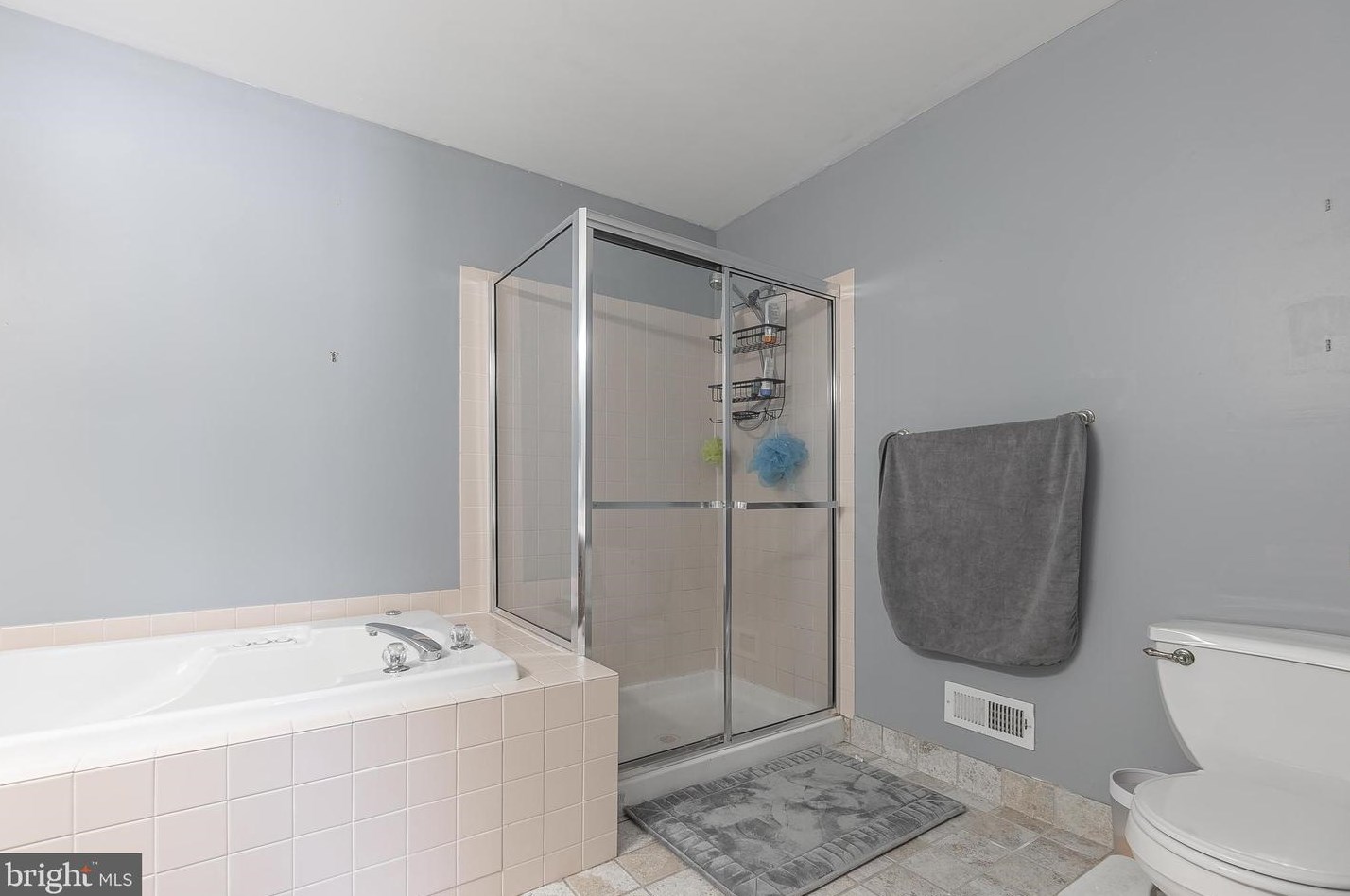 7 Chadwick Cir, Norristown PA  19403-4563 exterior