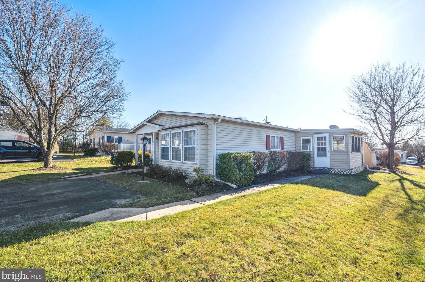 42 Bentwood Cir, Harleysville, PA 19438