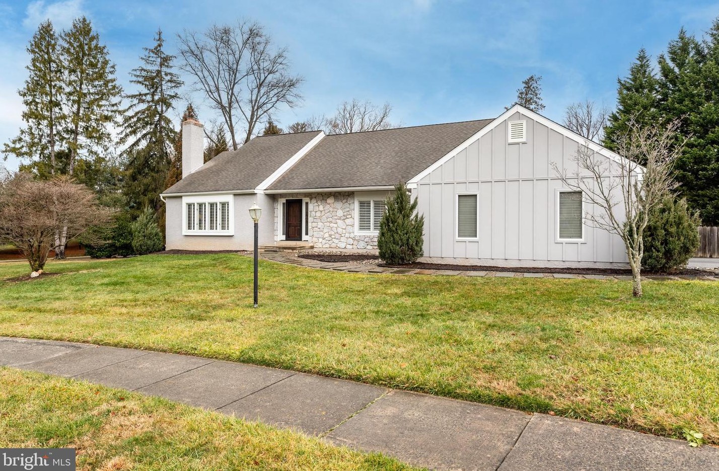400 Alderbrook Dr, Wayne, PA 19087-2247