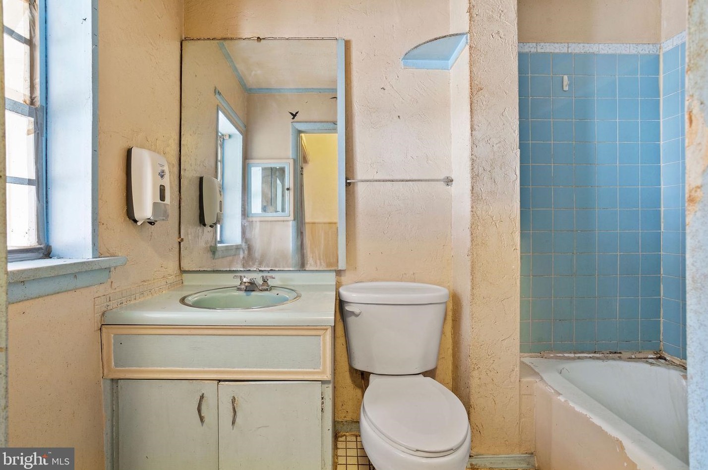 810 Kohn St, Norristown PA  19401-3742 exterior