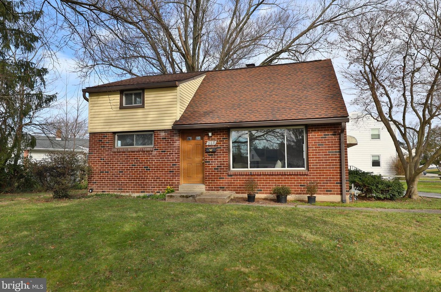 360 Crossfield Rd, Norristown, PA 19406-2274