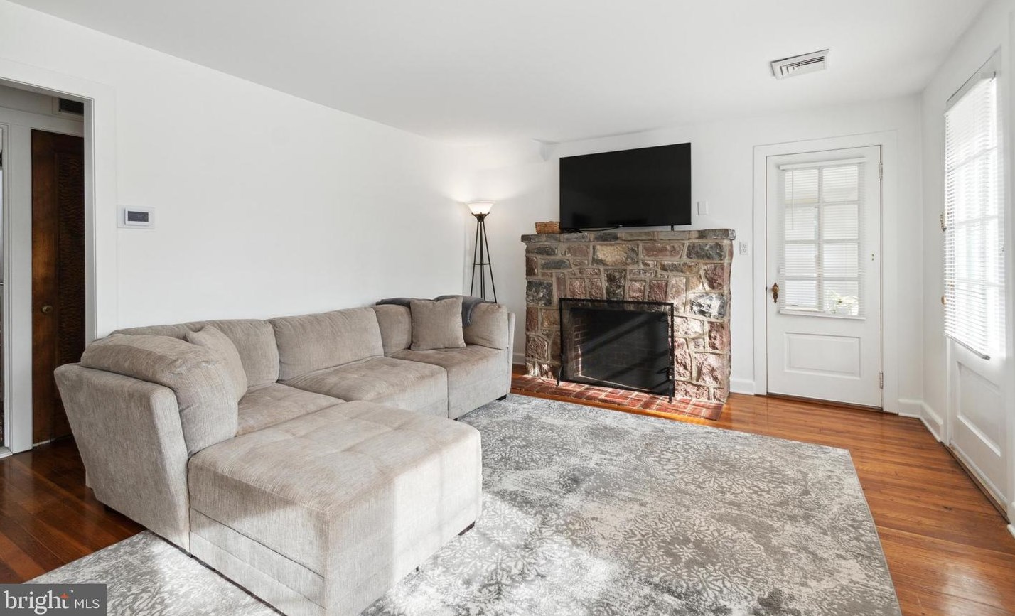 71 W 7th Ave, Collegeville, PA 19426