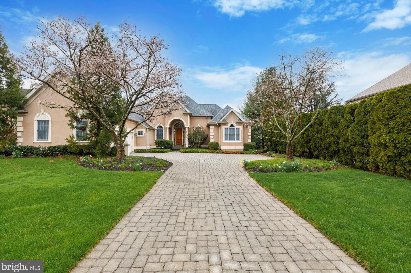 766 Rydal Green Dr, Meadowbrook, PA 19046-2555