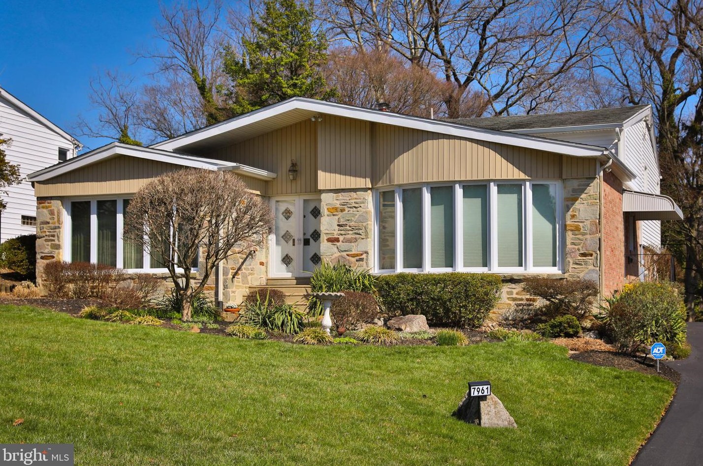 7961 Oak Hill Dr, Cheltenham, PA 19012