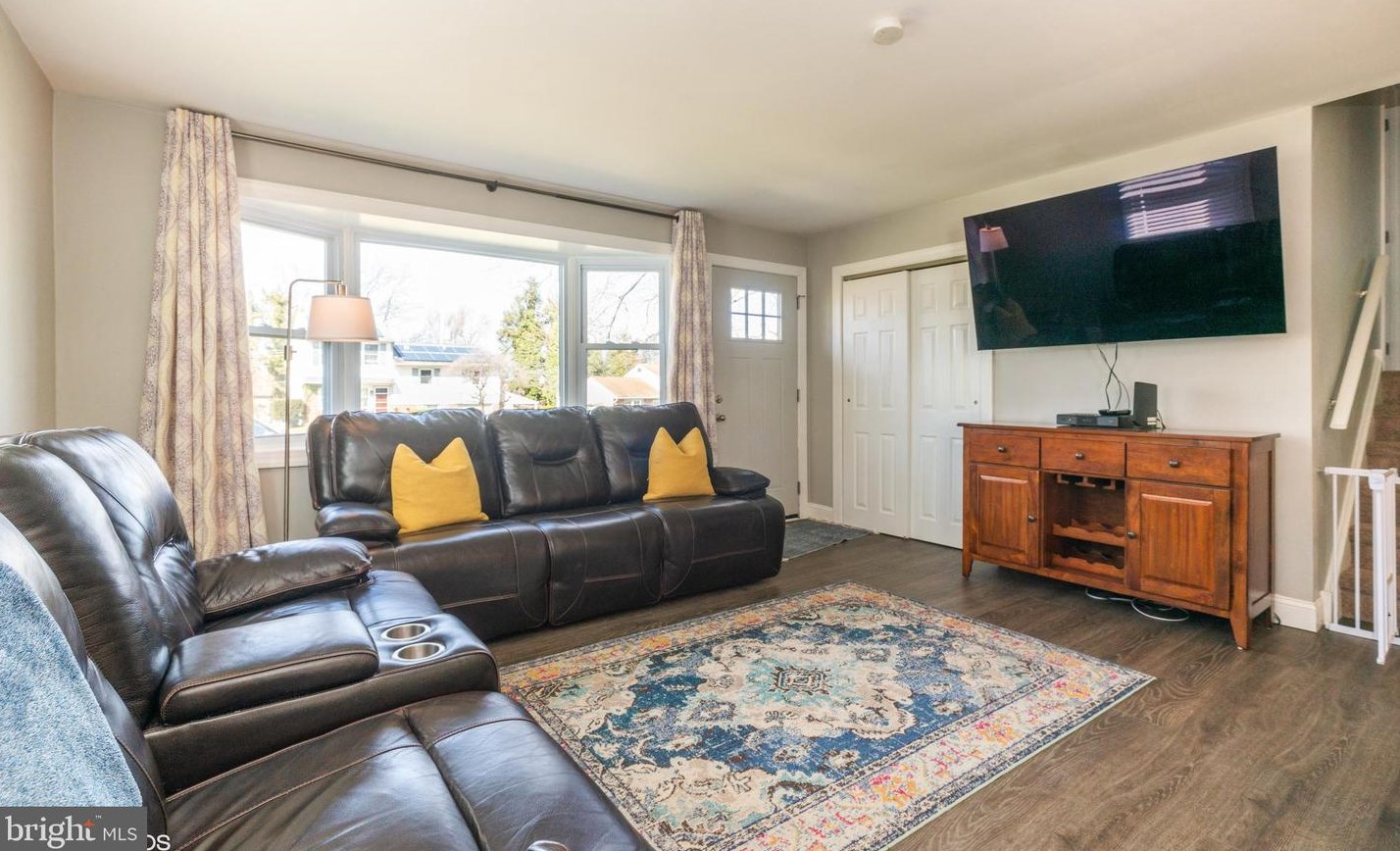 515 Andrea Dr, Willow Grove, PA 19090