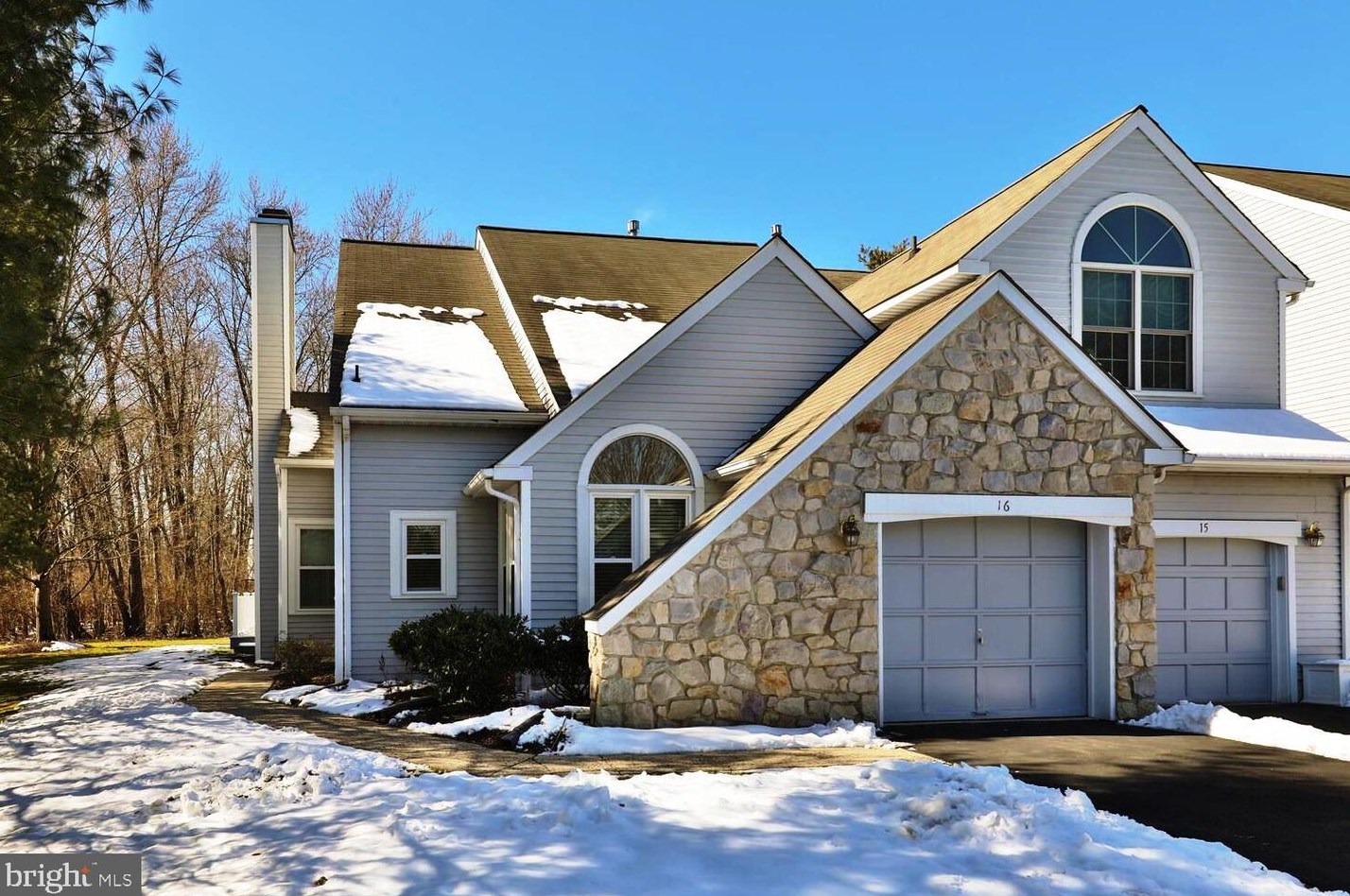 16 Sweetwater Cir, Prospectville, PA 19002-2037