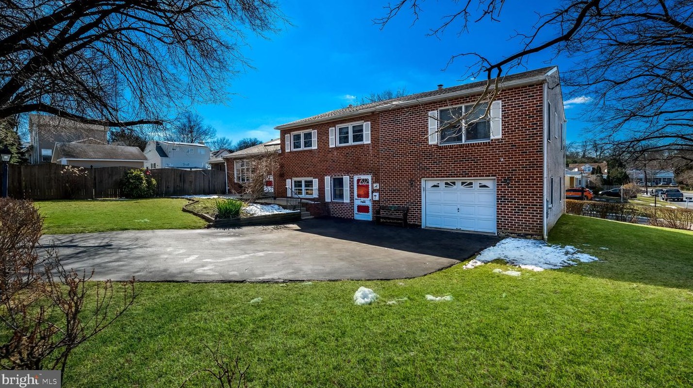 15 Lawnton Rd, Willow Grove, PA 19090