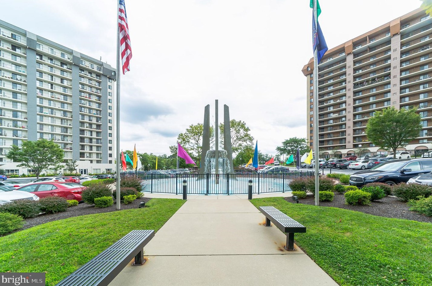 21231 Valley Forge Cir, Norristown, PA 19406-1131
