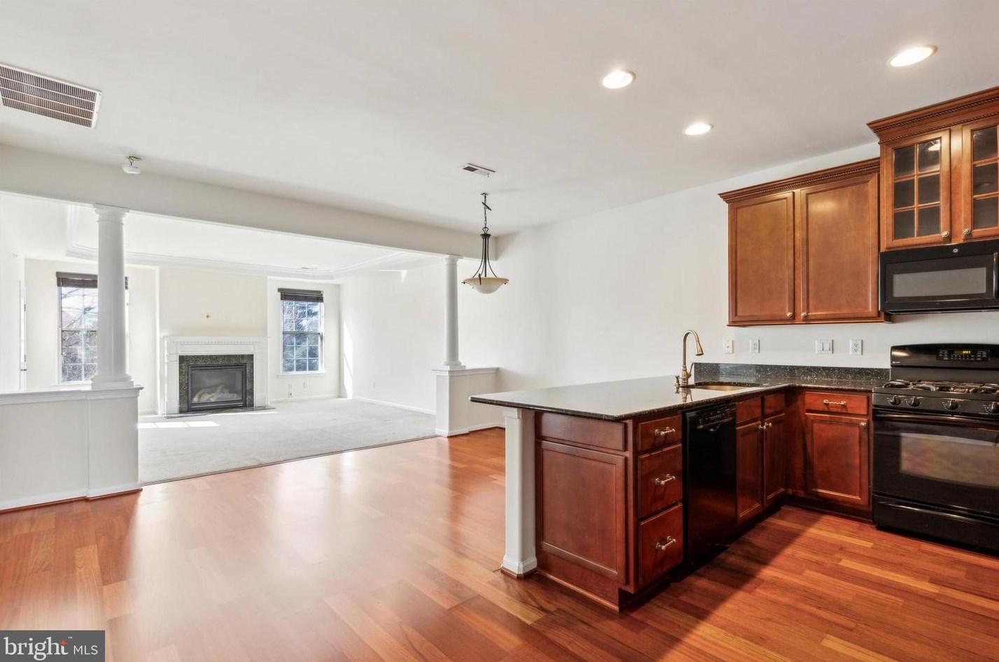 24 Jefferson Crossing Blvd, Norristown, PA 19401-1881