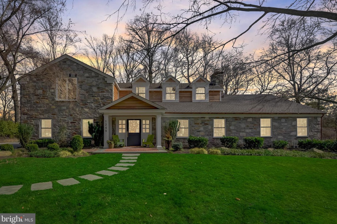 1249 School Ln, Meadowbrook, PA 19046-1418