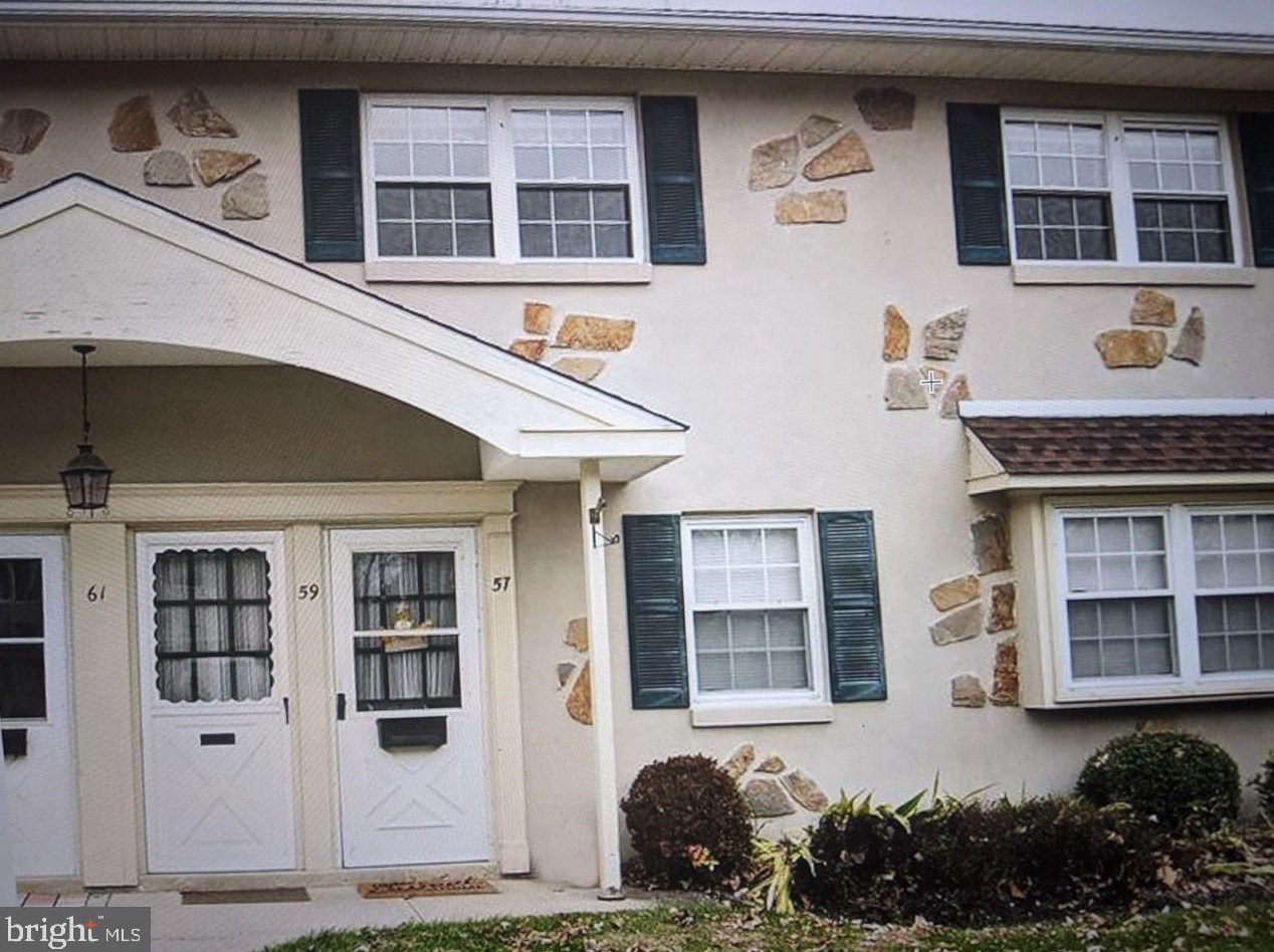 59 Shannon Dr, North Wales, PA 19454