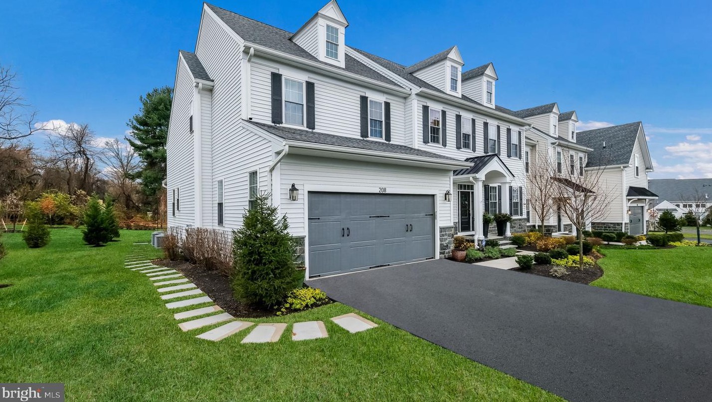 208 Manor Rd, Miquon, PA 19444-1741