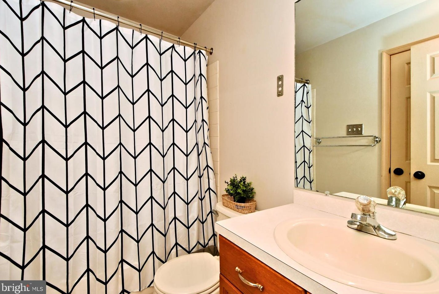 113 Newport Ct, Harleysville PA  19438-3613 exterior