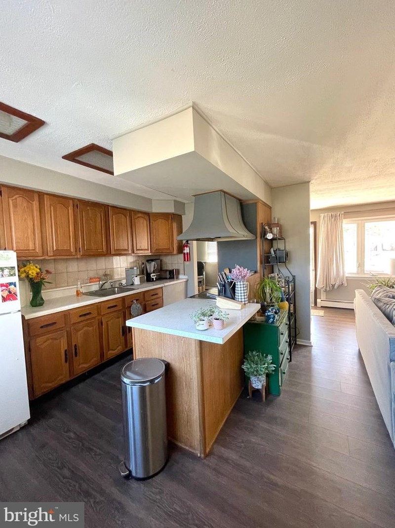 3011 Cottage Ln, Norristown PA  19401-1307 exterior