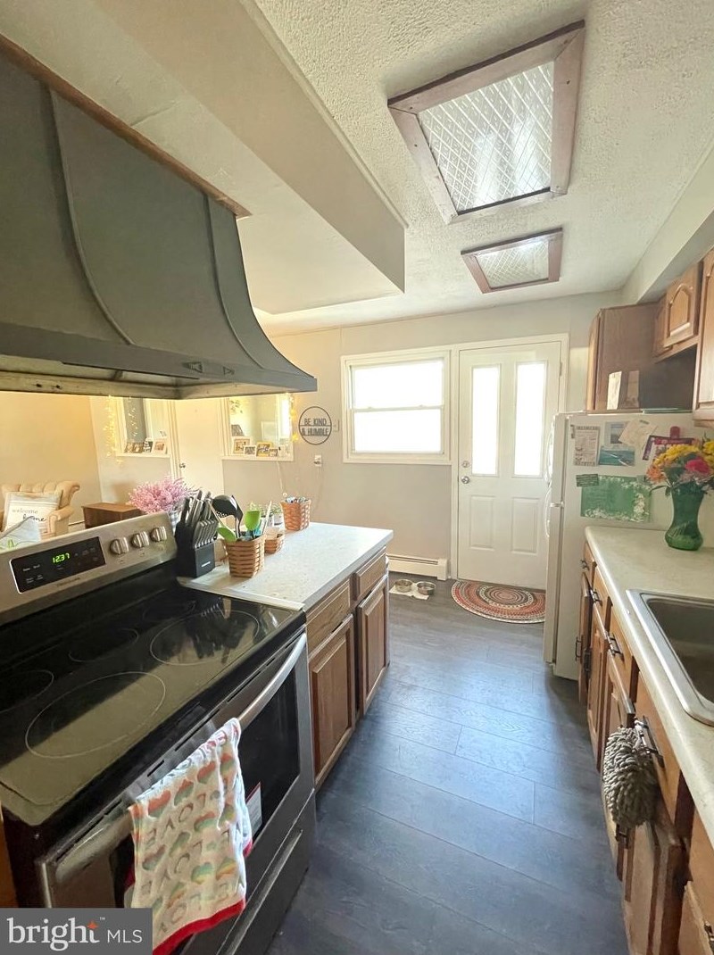 3011 Cottage Ln, Norristown PA  19401-1307 exterior