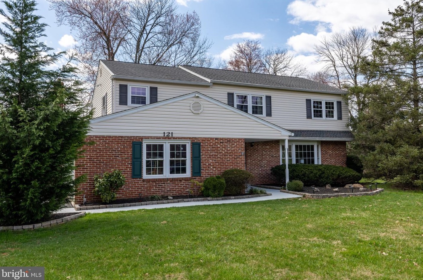 121 Caroline Dr, Collegeville, PA 19426-3938