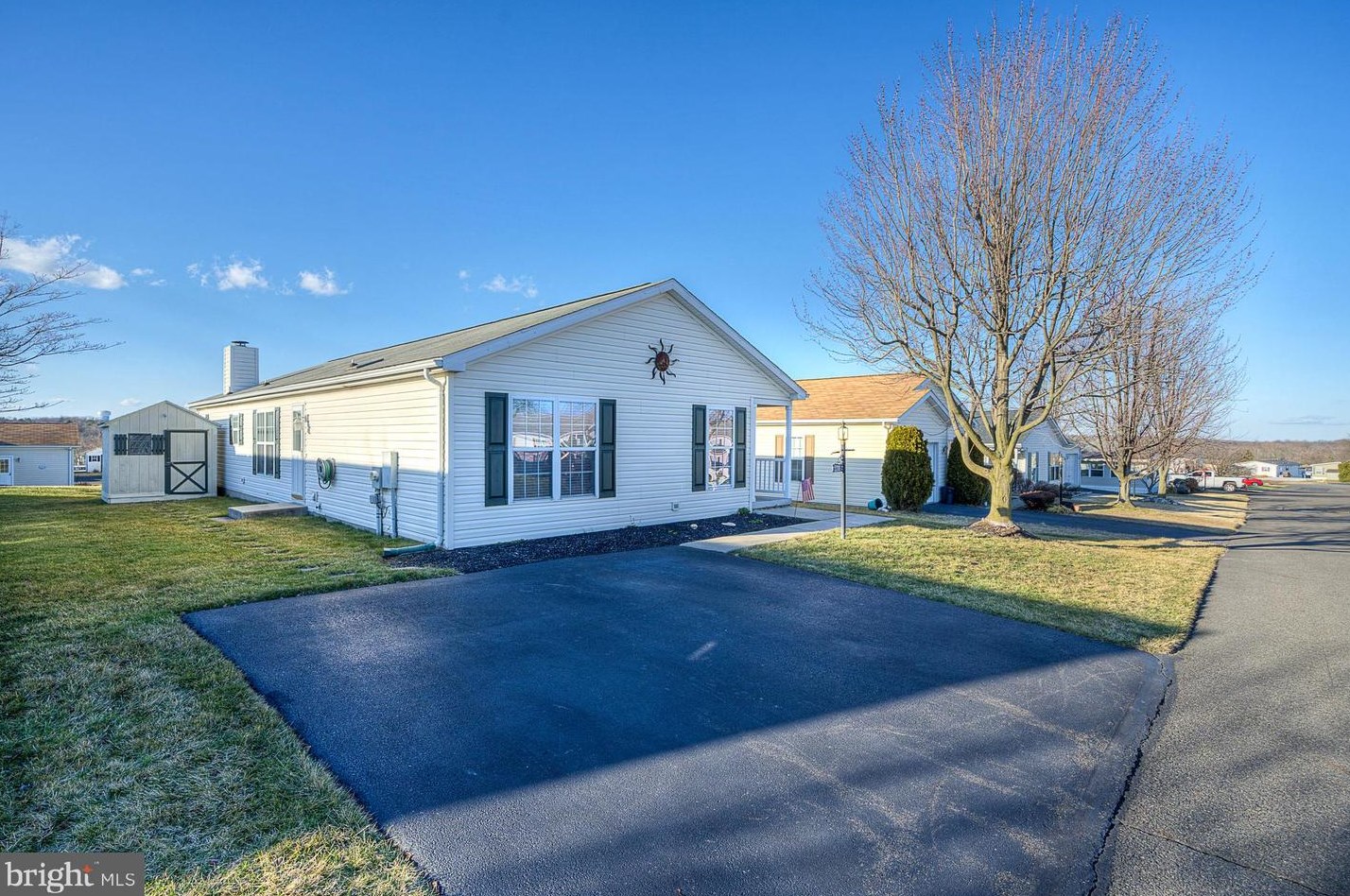2011 Upland Ct, North Wales, PA 19454-4412