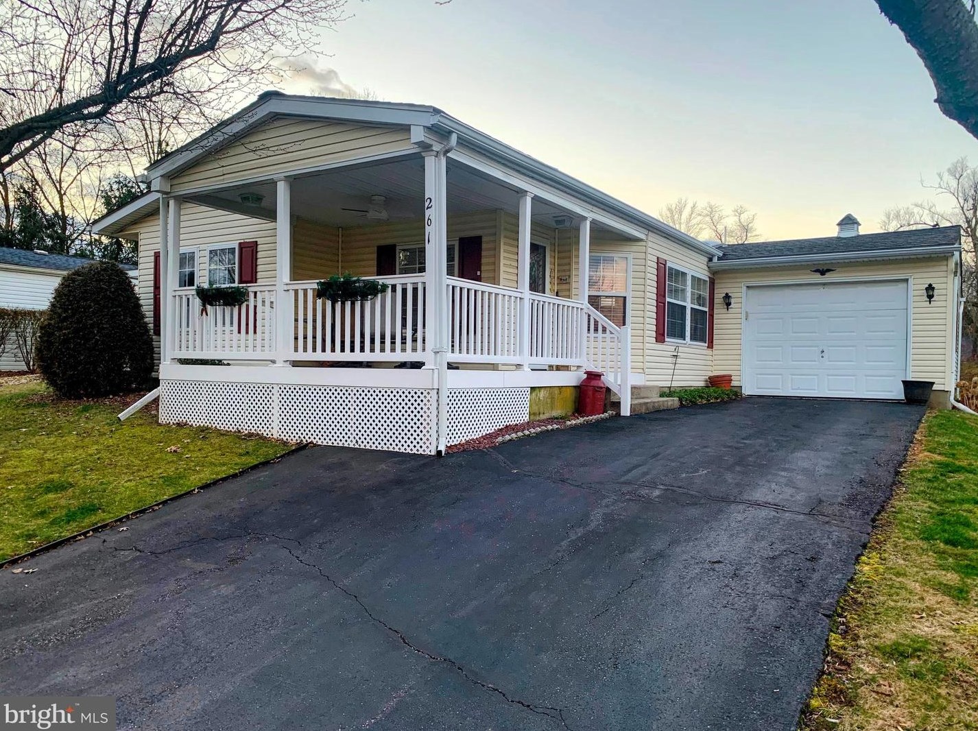 261 Chadwick Ct, Souderton, PA 18964-2818