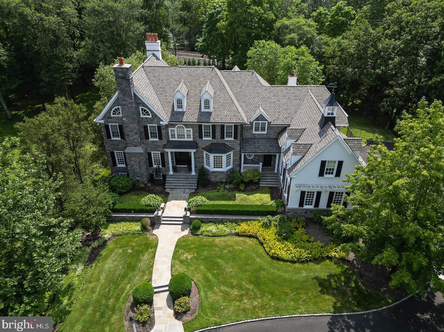 1101 Hunt Seat Dr, Prospectville, PA 19002-1315